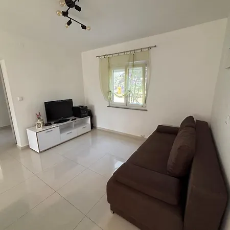 New Ema Ii Apartment *