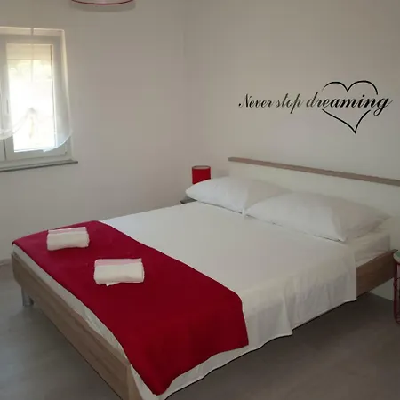 New Ema Ii Apartment